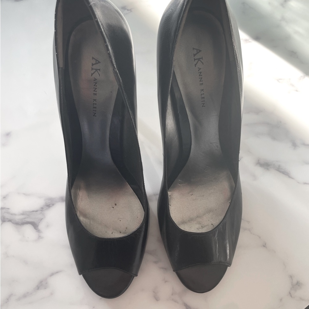 Anne Klein black open-toed pumps